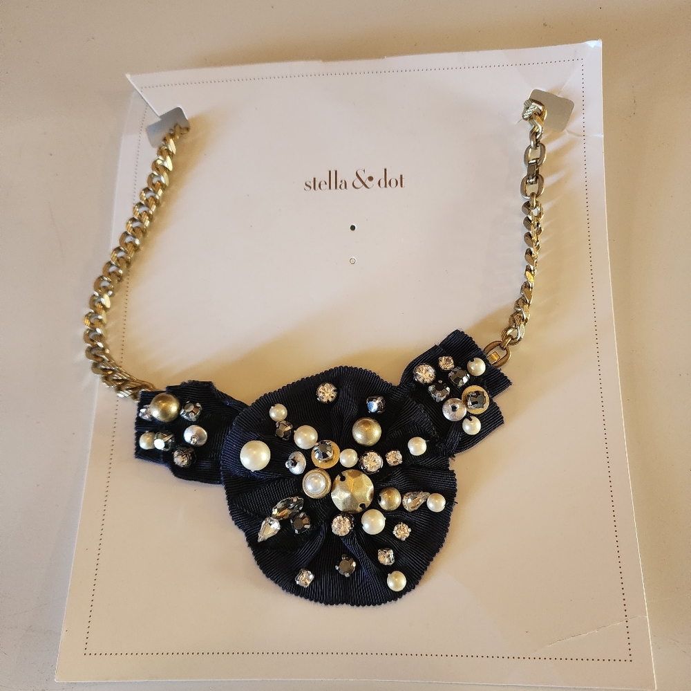 Stella & Dot The French Twist Statement Necklace